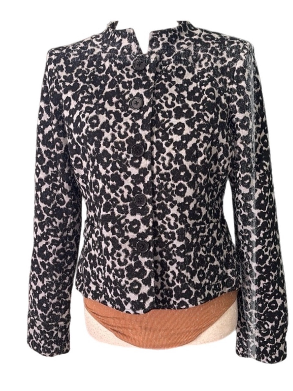 Women’s Sz 8 black cheetah prints blazer